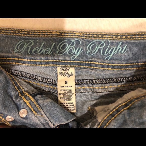 Shorts - Picture 3 of 3